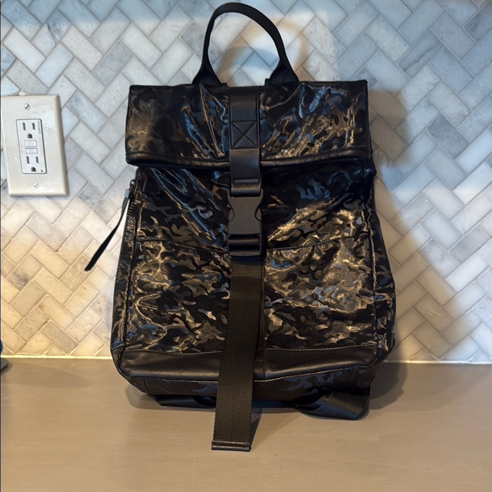Kendall & Kylie. Black Camouflage Backpack